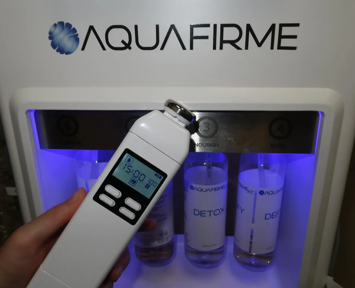 AquaFirme handpiece with Detox and Defy treatment serums